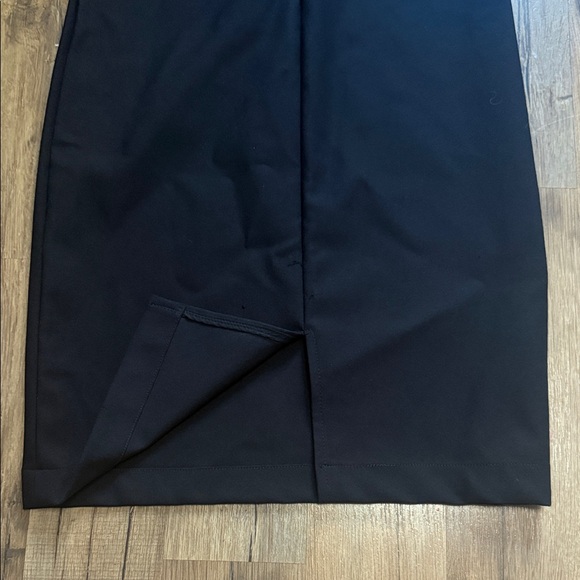 Elegant Black Sleeveless Dress - Picture 6 of 6